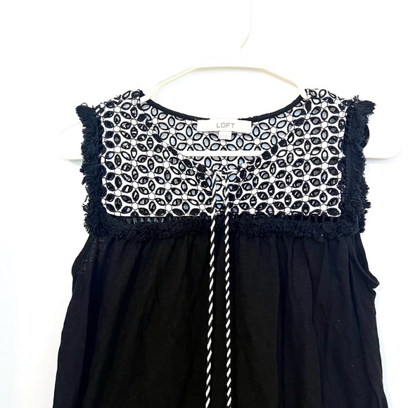 2/$25 - Loft - Black and White Sleeveless Blouse/Top with Geometric Pattern - Picture 3 of 7